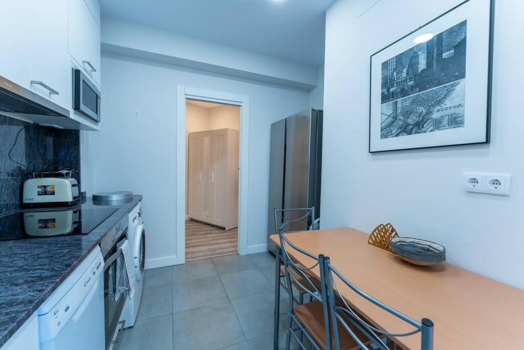 Valdecilla Center Apartment Сантандер Экстерьер фото
